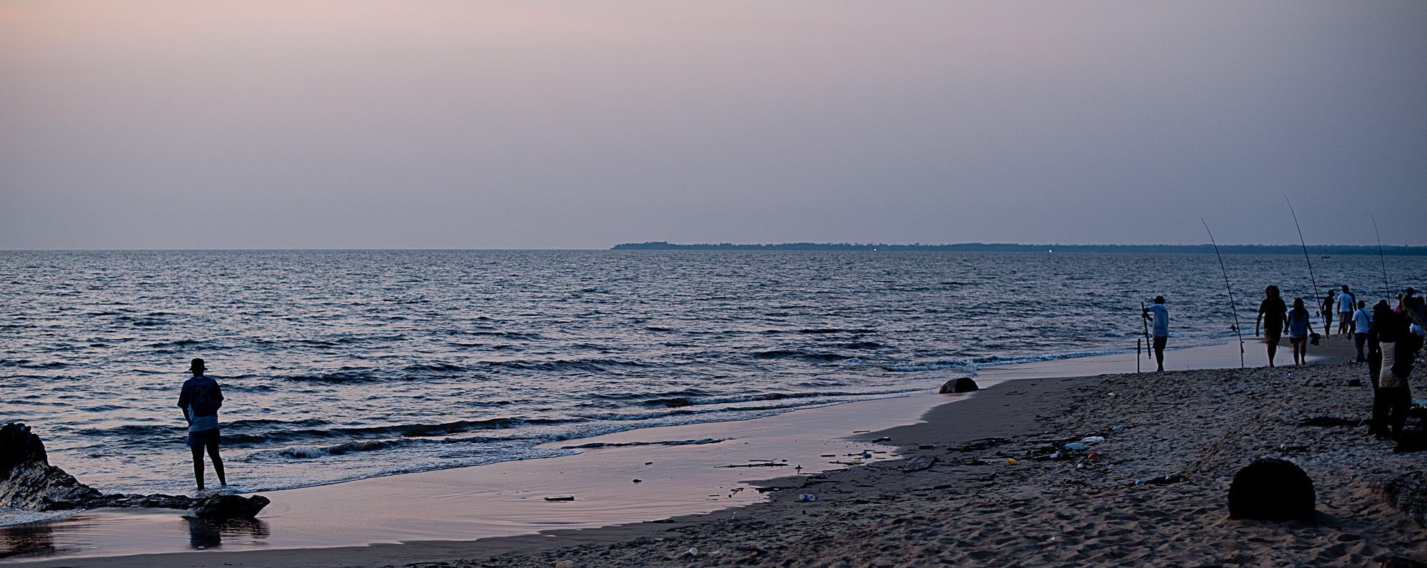 La plage au crépuscule.