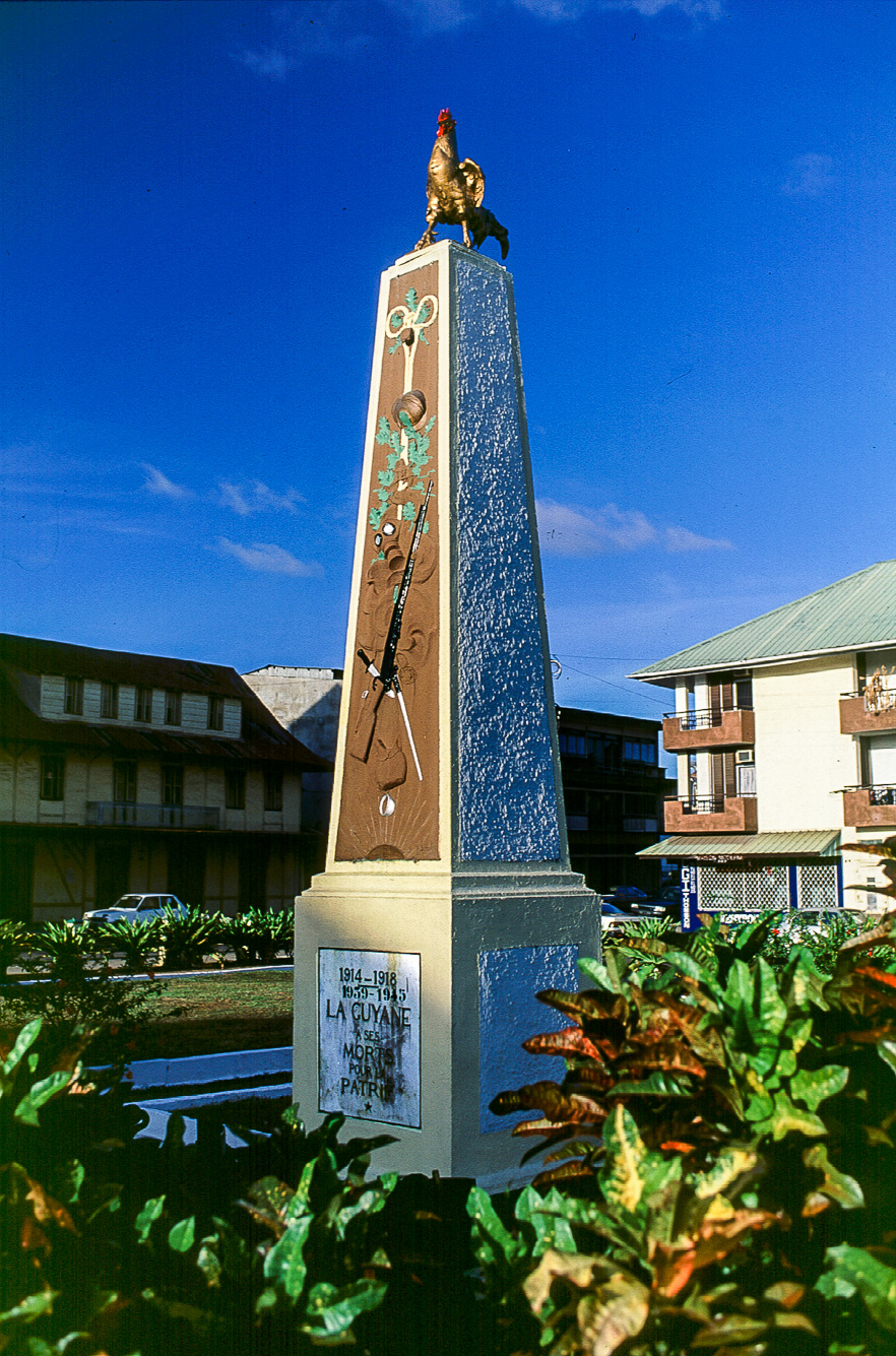 Monument aux morts près du marché.