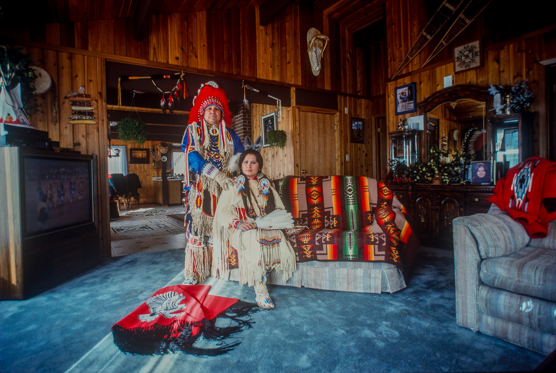Hoobema -  Un couple aisé en tenue traditionnelle dans son ranch.