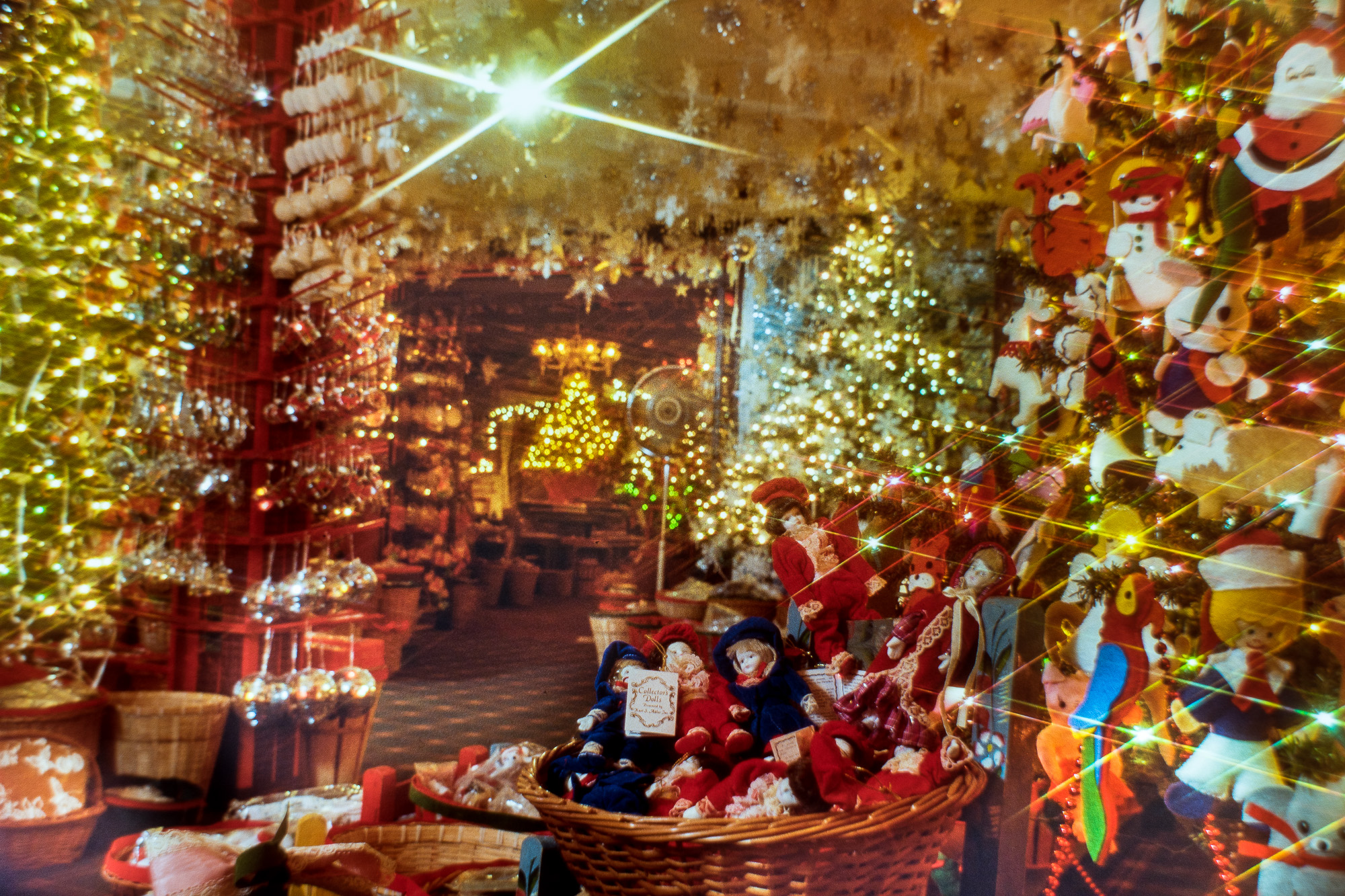 Manteo. The Christmas Shop. Ce magasin est ouvert toute l'année et propose en permanence des décors de Noël.