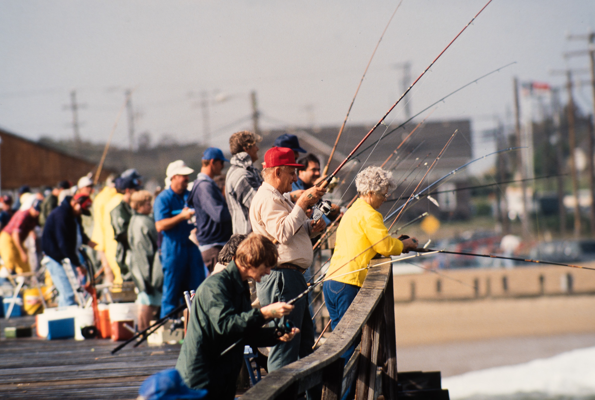 Manteo. Kitty Devil Pier. Pêcheurs de "sputts"