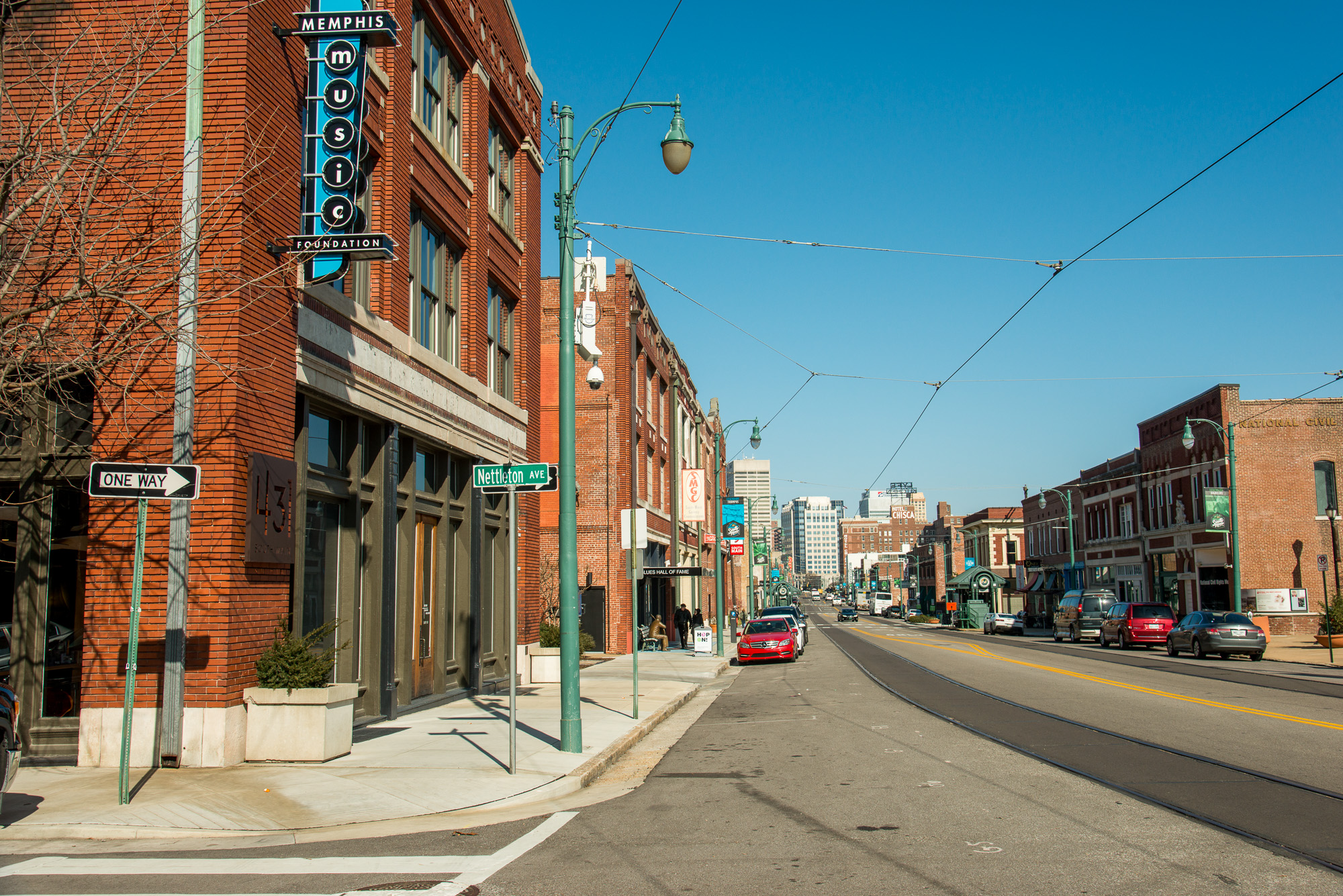 Main Street et Nettleton avenue.