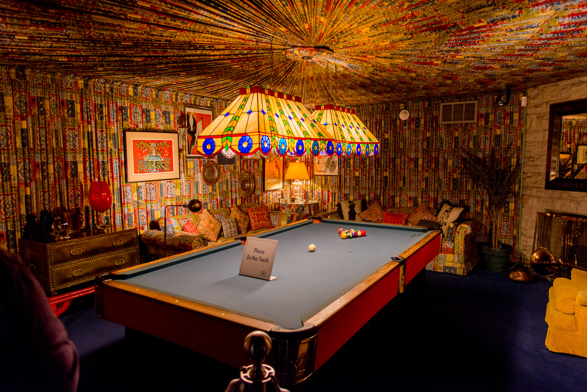 Graceland, la maison d'Elvis Presley. Salle billard aux murs tendus de toile