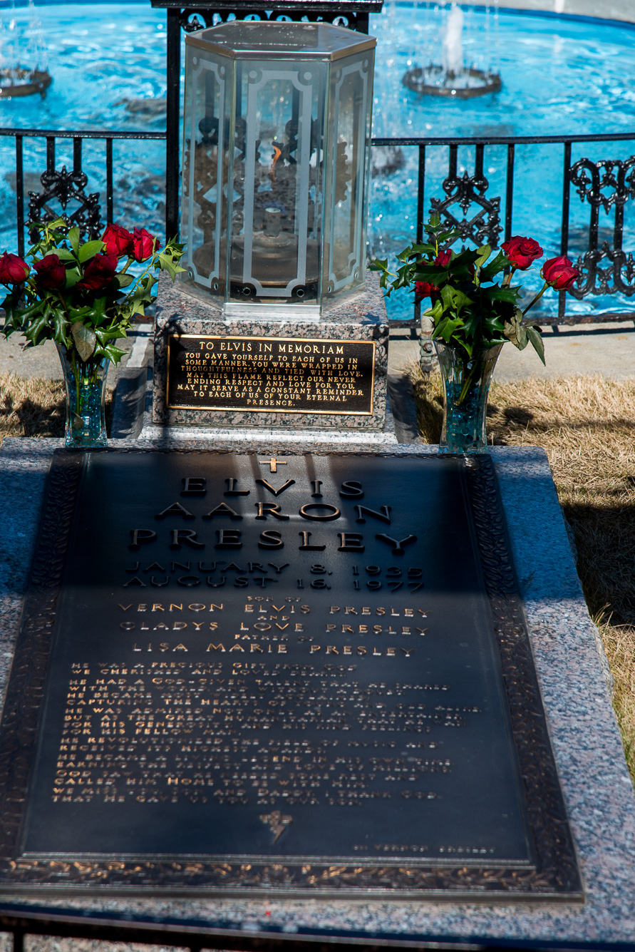 Graceland, la maison d'Elvis Presley. Tombes d'Elvis et de sa famille