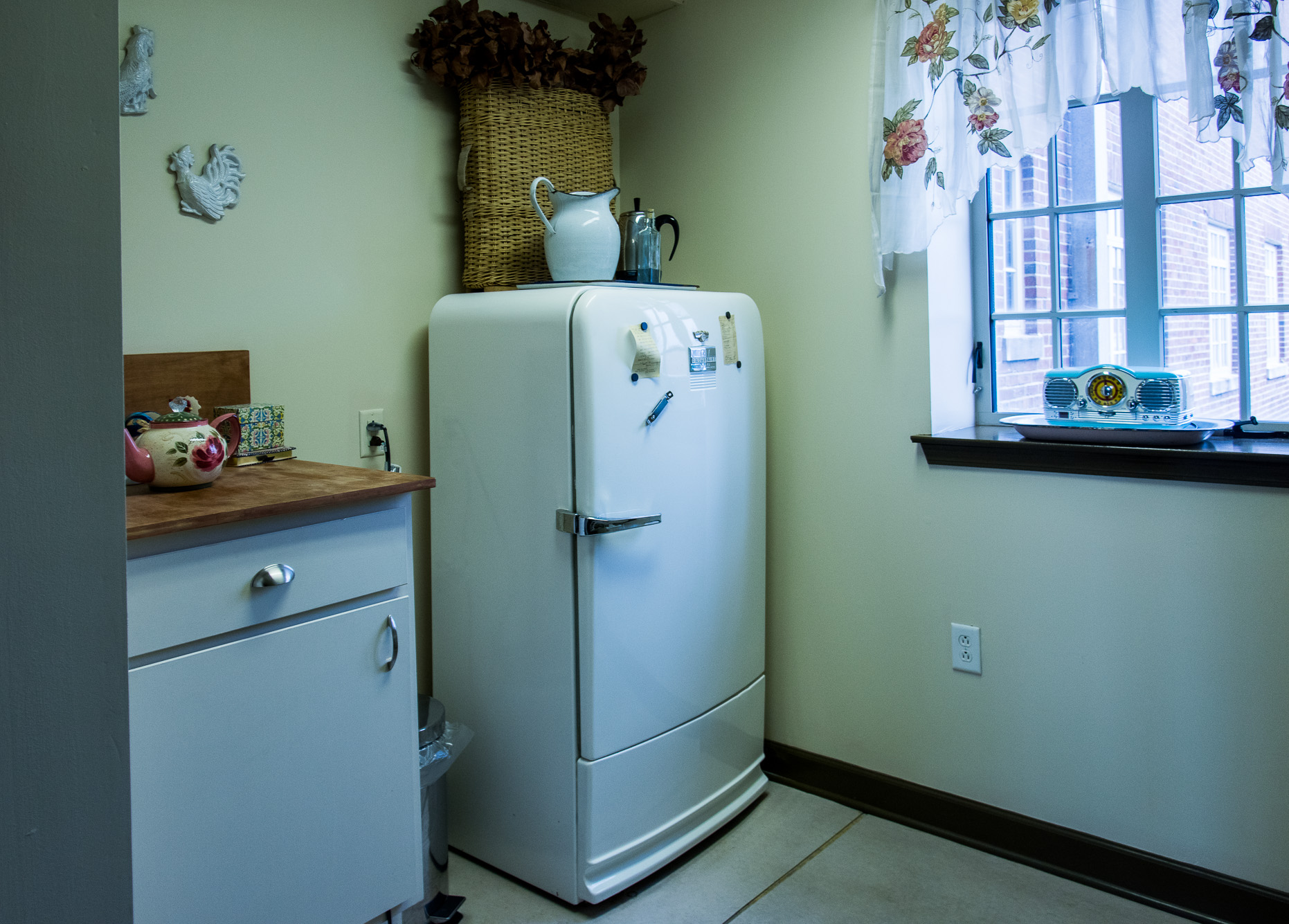 Appartement où Elvis Presley habitait avec ses parents, lorsqu'il avait 16 ans. Le Frigidaire dans la cuisine.