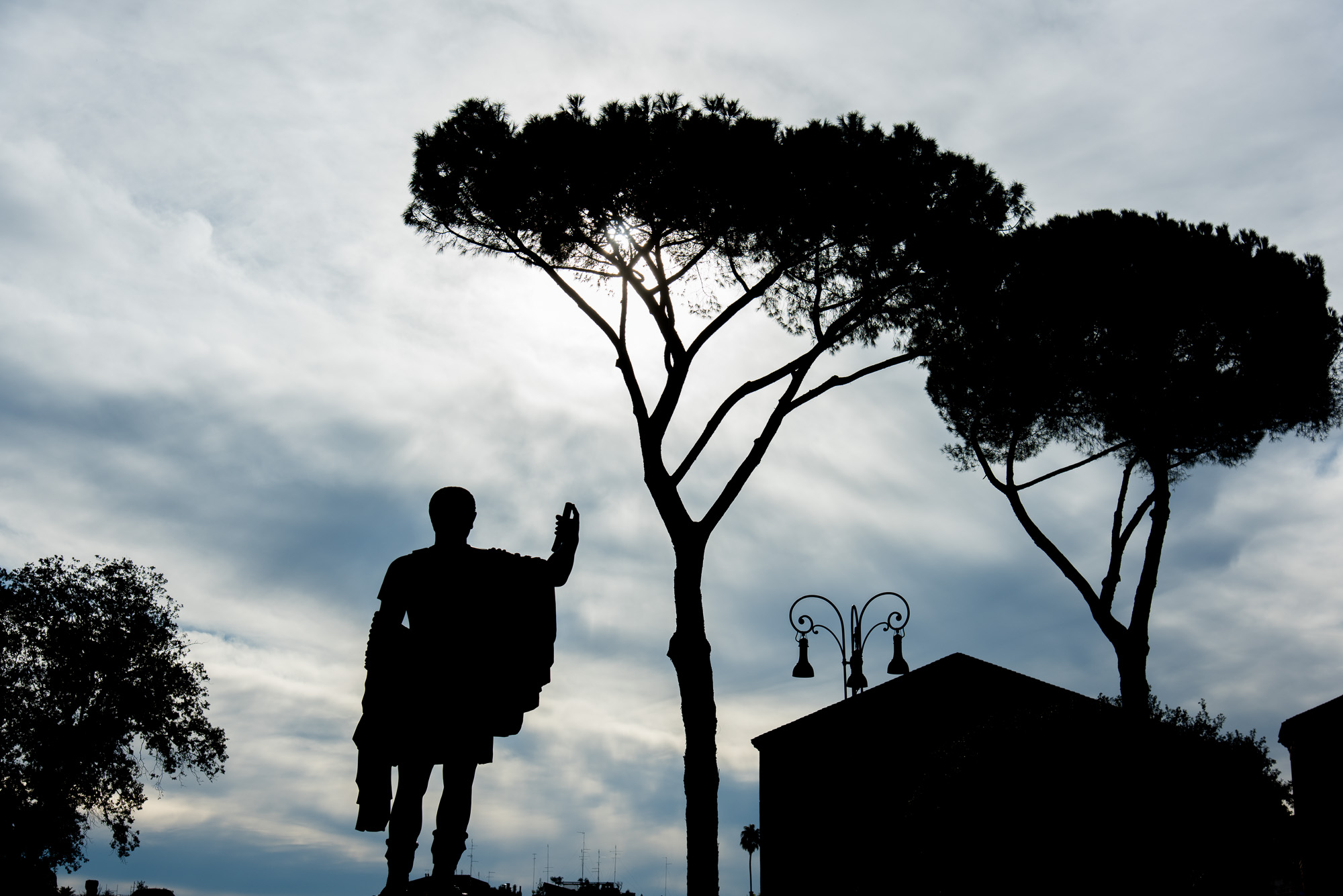 Via dei Fori Imperiali. Statue de Jules César.