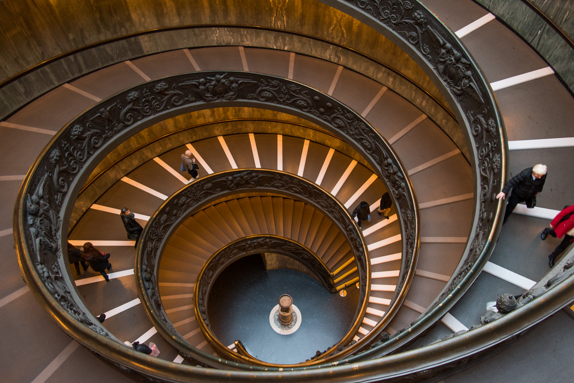 Musée du Vatican. L'escalier en colimaçon de la Pinacothèque