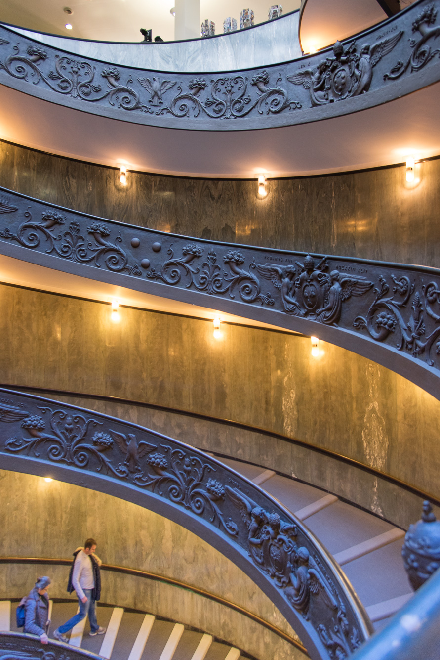 Musée du Vatican. L'escalier en colimaçon de la Pinacothèque