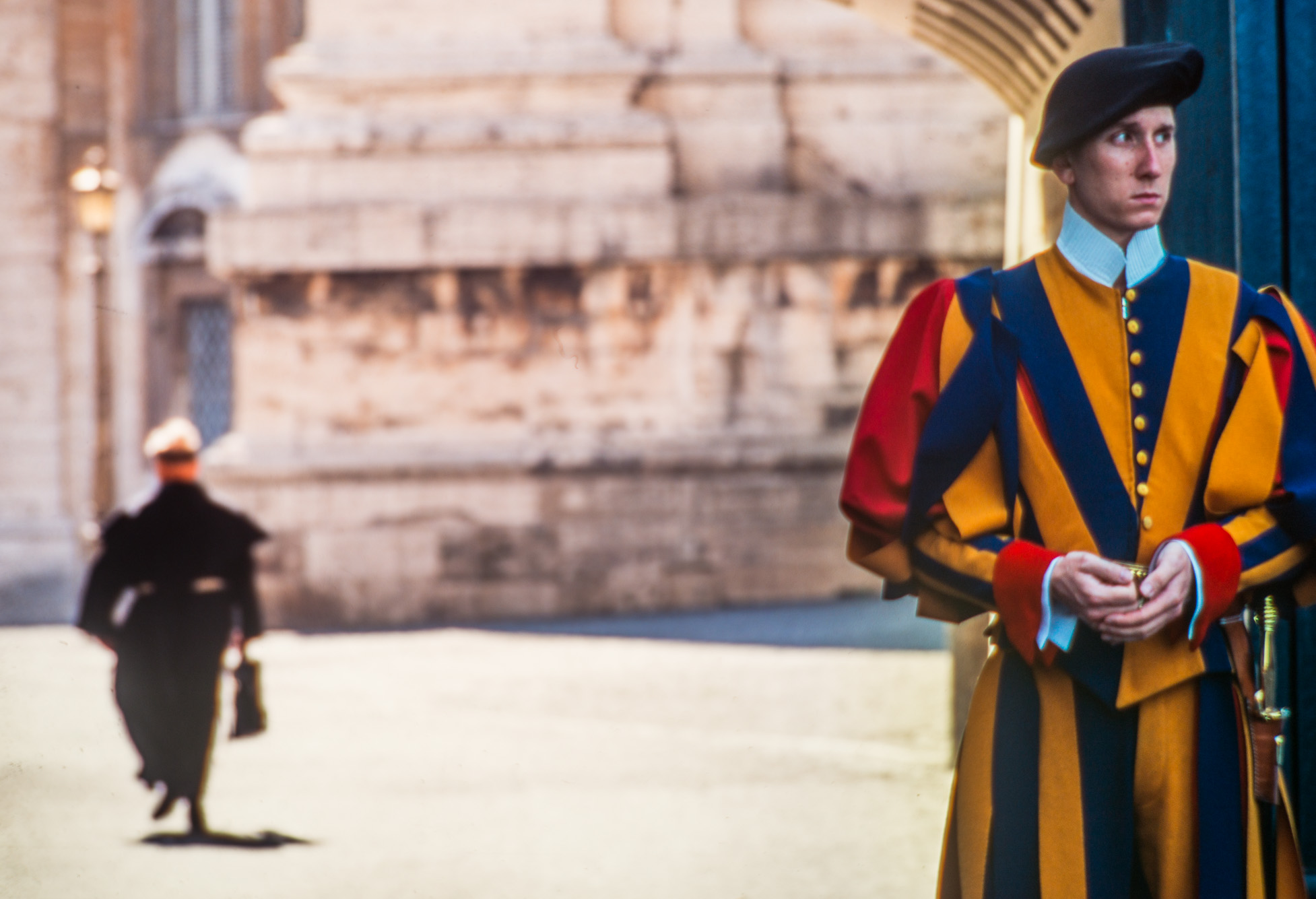 Garde Suisse à l'entrée du Vatican.