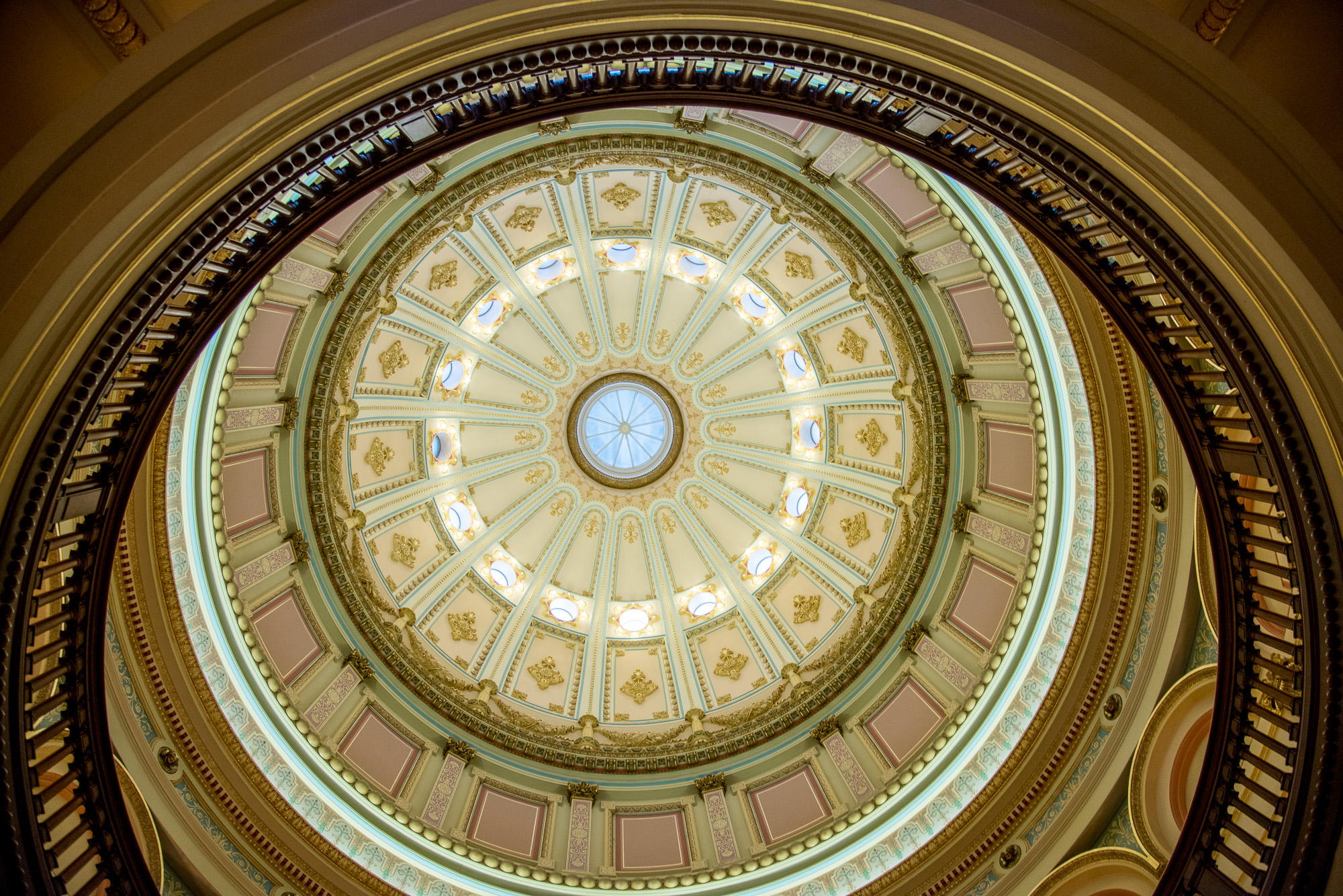 Le Capitole. Maison du gouverneur. Le hall et son dome