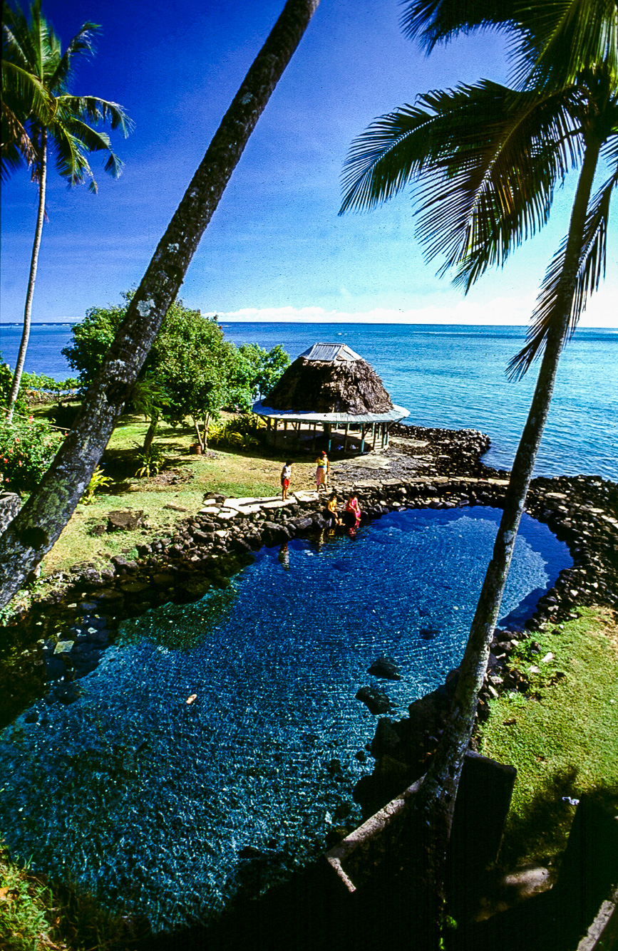 Piula Cave - cette crique naturelle forme une piscine<br />très appréciée des habitants.