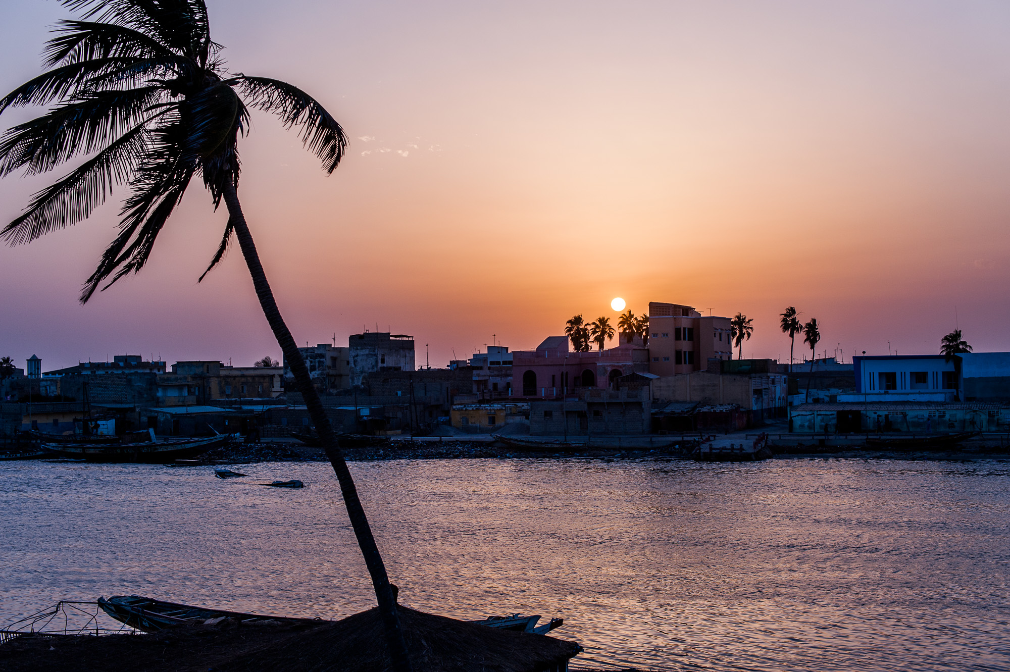 Maison d'hôtes "Sunu Keur", au bord du fleuve Sénégal, à la hauteur de l'ancien pont de la Géole et en face du quartier N'Dar Tout.