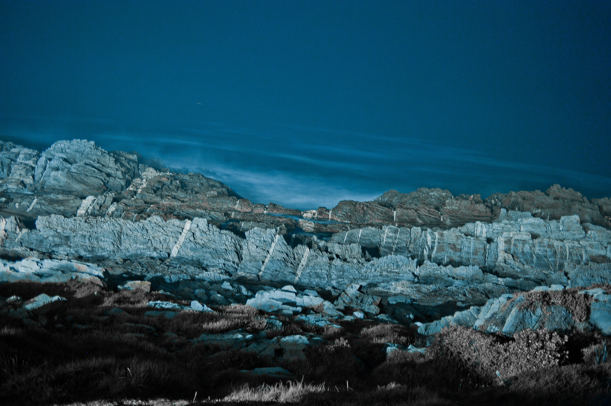 Tsitsikamma National Park - Storms River Mouth Rest Camp. Plage de rochers la nuit.