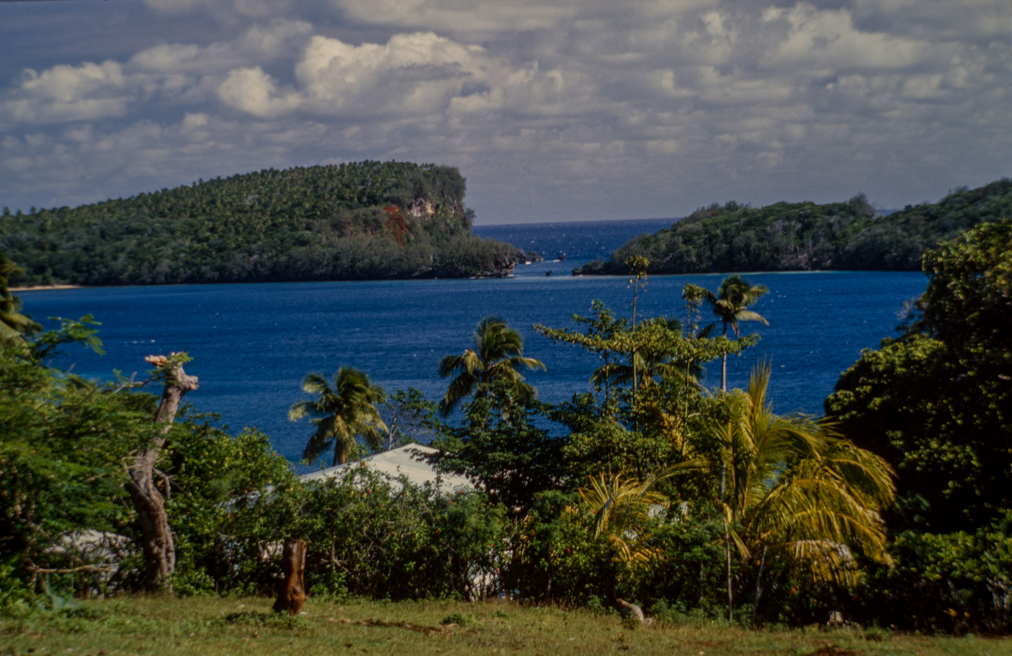 Hunga. Baie de Kalau.