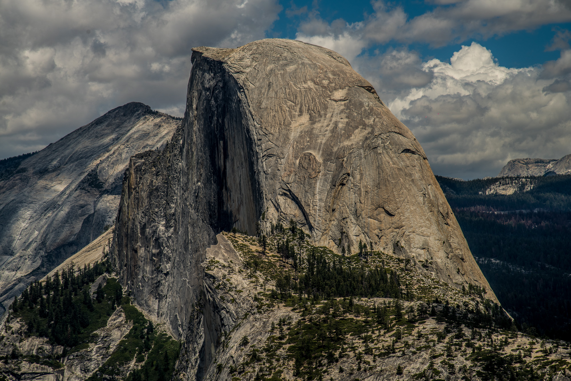 Depuis Glacier Point, vue sur les Yosemite Falls et le Half Dome.