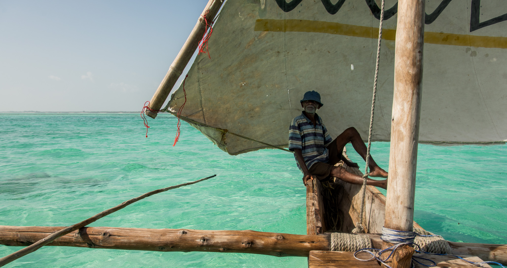 Jambiani. A bord de la pirogue à balacier d'Omari dans le lagon.