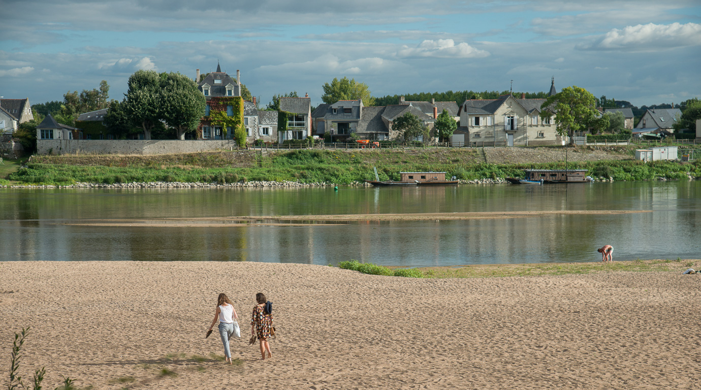 Angers,  « Hameau Les Lombardières », (situé à Rochefort sur Loire). Photo prise de l’île de Béhuard.