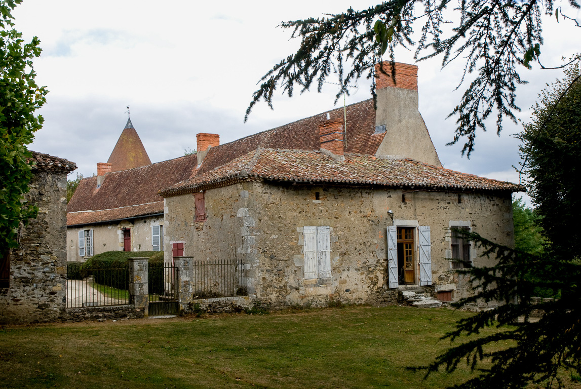 Roumazières Loubert. Château de Peyras