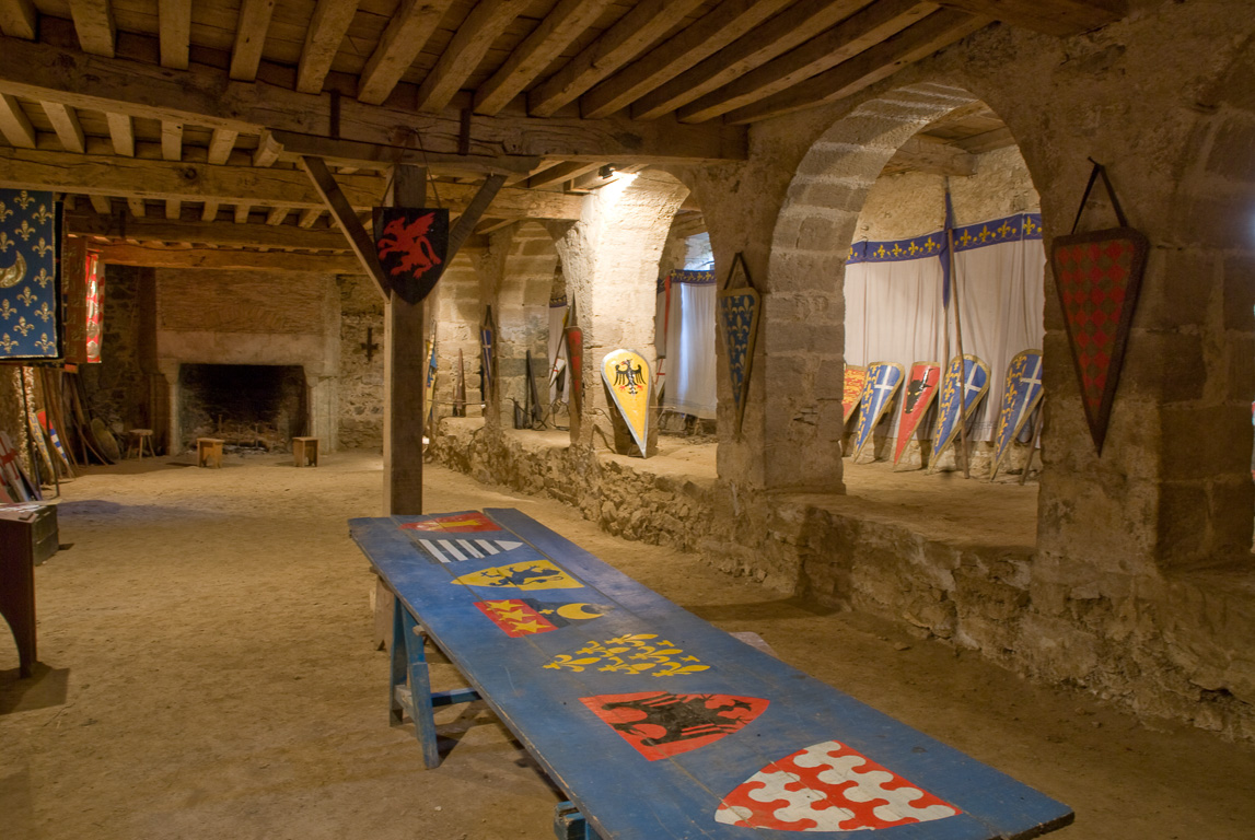 16270 Roumazières Loubert. Château de Peyras. Salle des gardes.