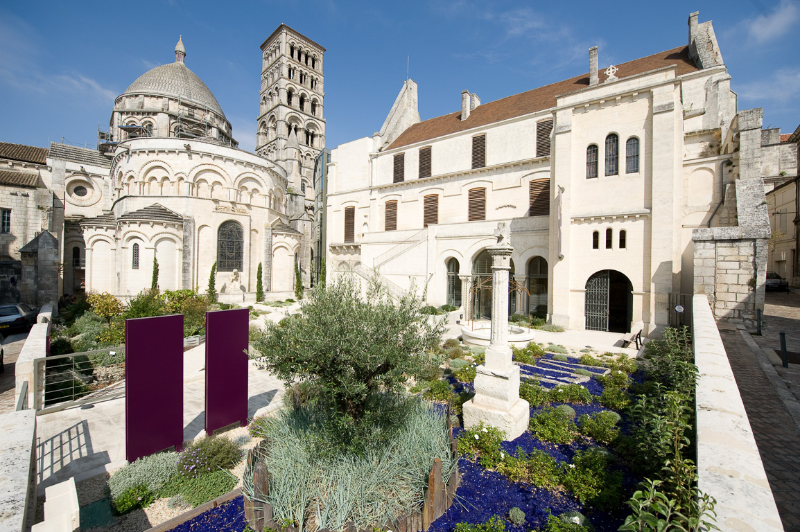 16000 Angoulème. Musée d'Angoulème, l'ancien Palais Episcopal.