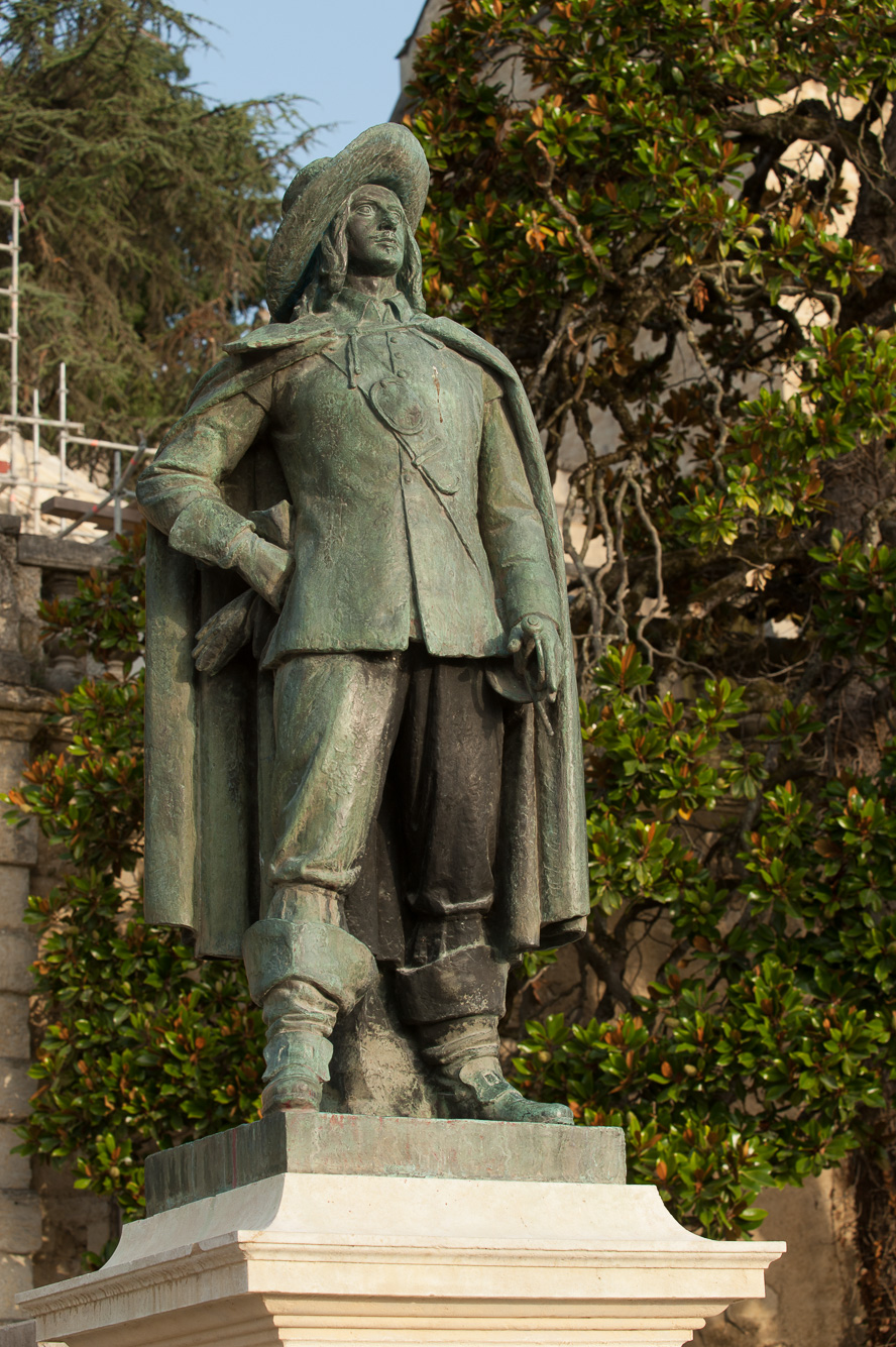 Statue du mousquetaire d'Artagnan dans l'escalier Monumental