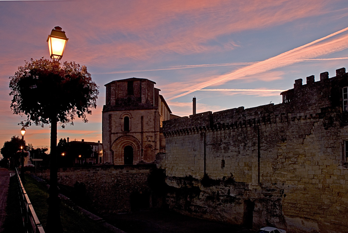 33330 Saint-Emilion- Eglise Collegiale - Enceinte et fosses