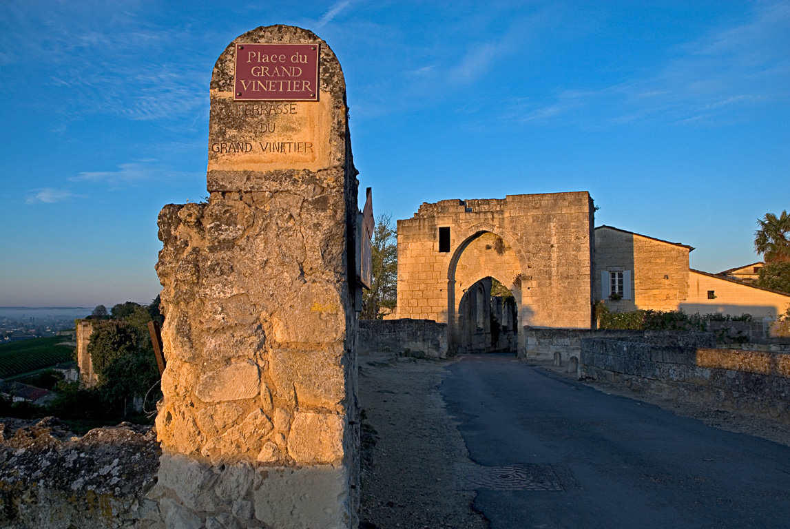 33330 Saint Emilion - Place du Grand Vinetier