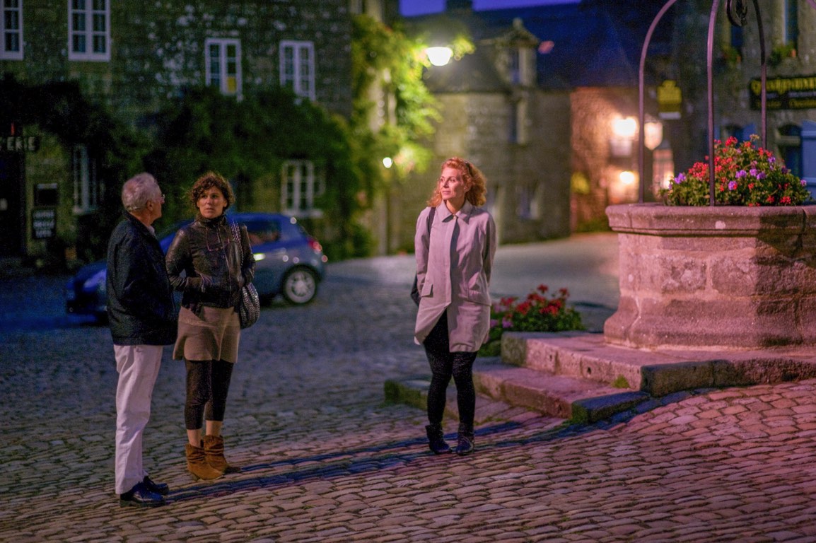 Locronan. Ambiances dans la ville de nuit.