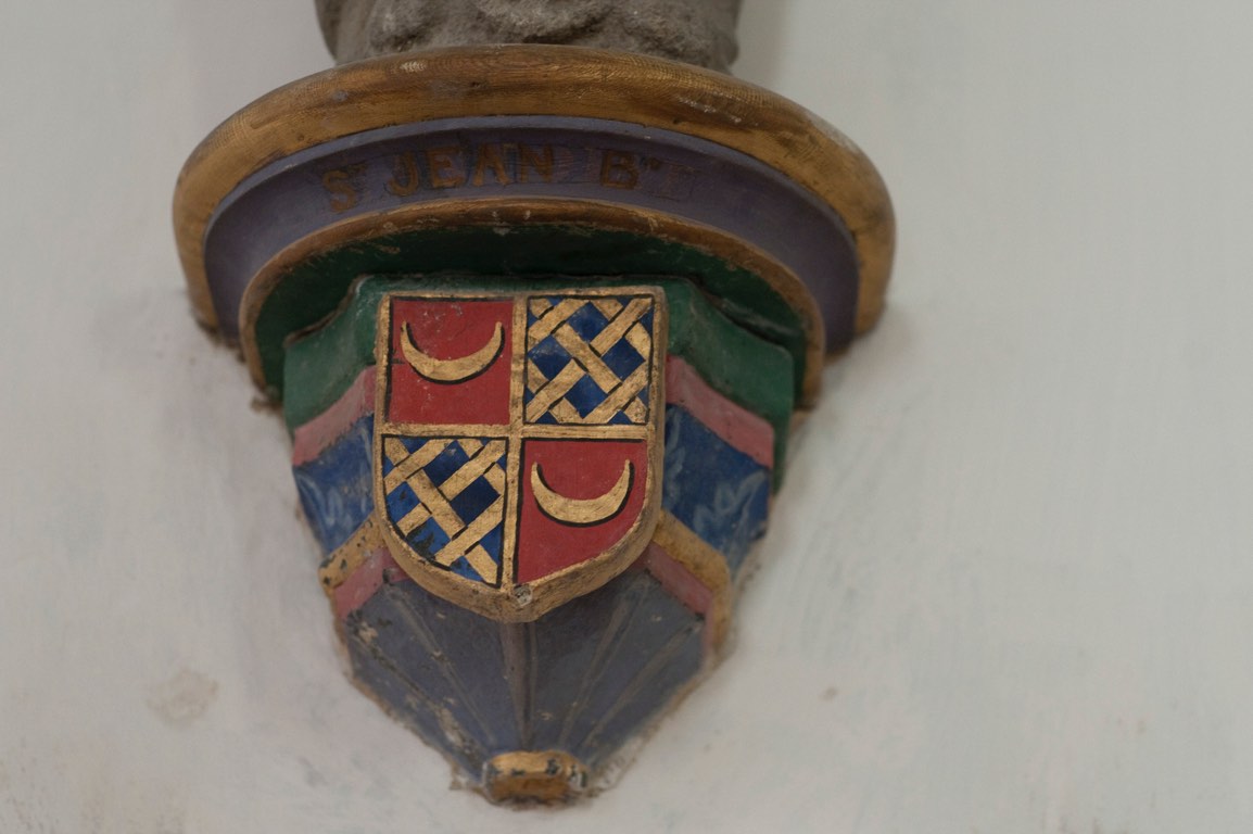 Landernau. Église Saint Thomas de Canterburry. Les armes de Landerneau (le croissant de lune) et celles du Duc de Rohan.