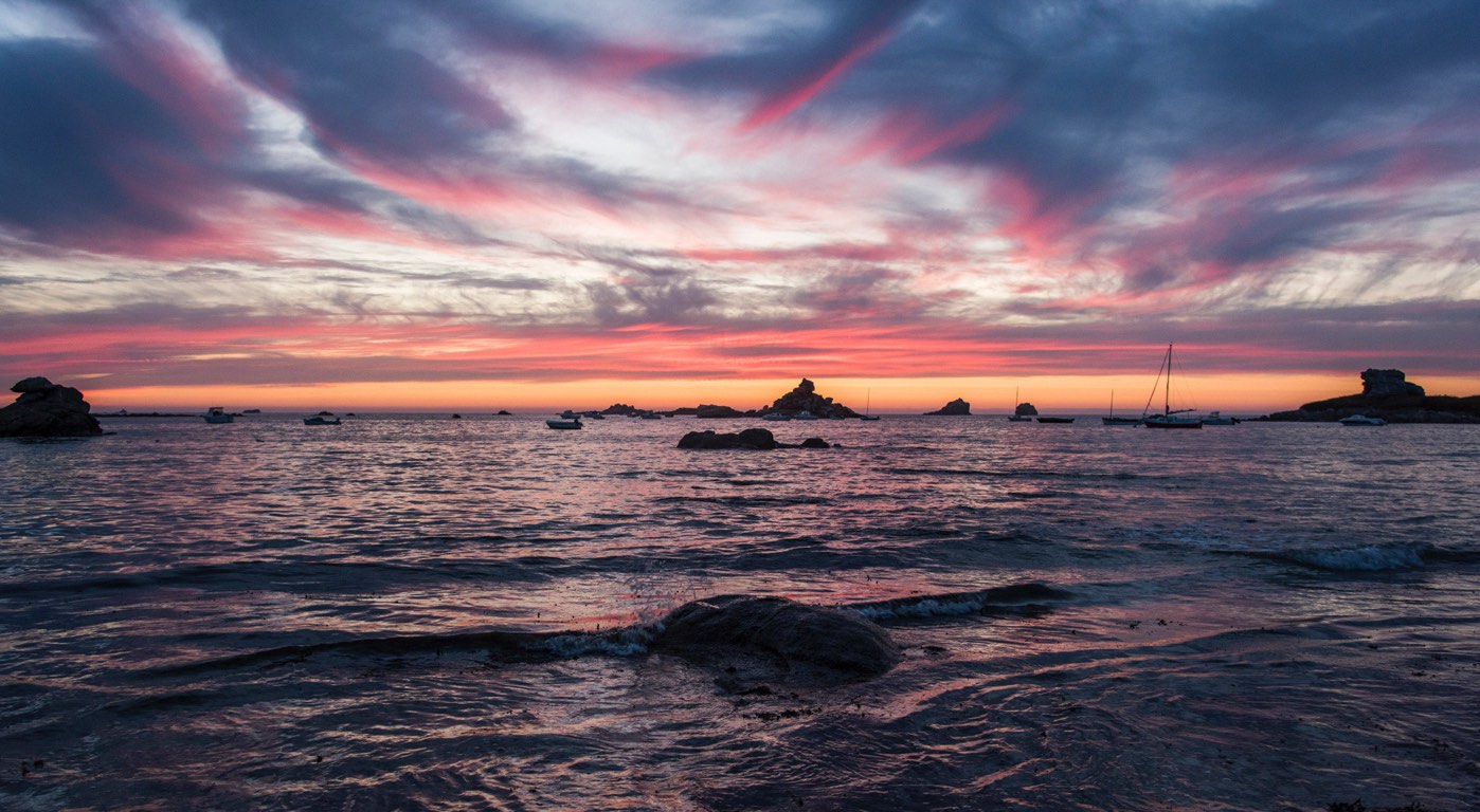 Roscoff,  coucher de soleil sur le port.