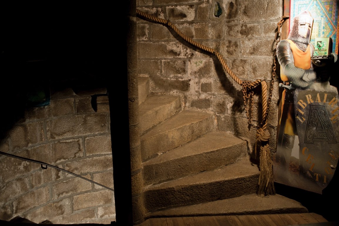 Locronan. Ambiances dans la ville de nuit.