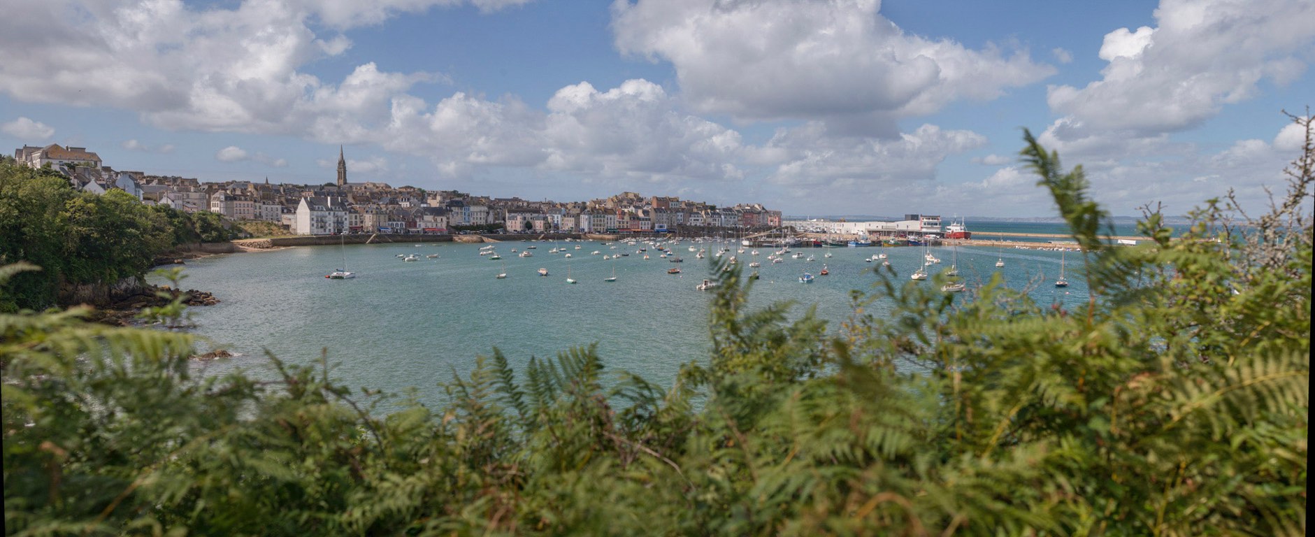 Douarnenez , vues depuis le sentier découverte de Plomarch.