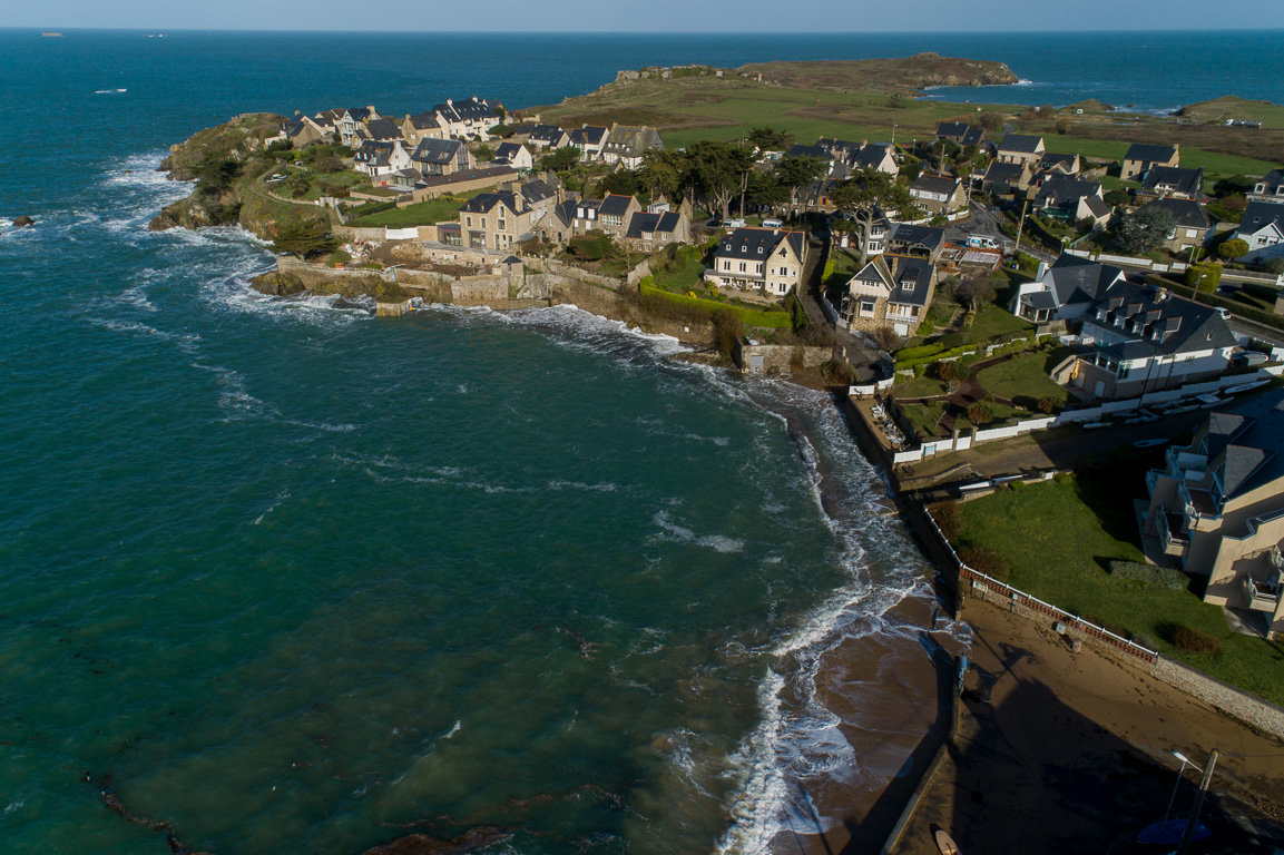 Saint-Malo, le Minhic. Les grandes marées depuis la plage du Pont.