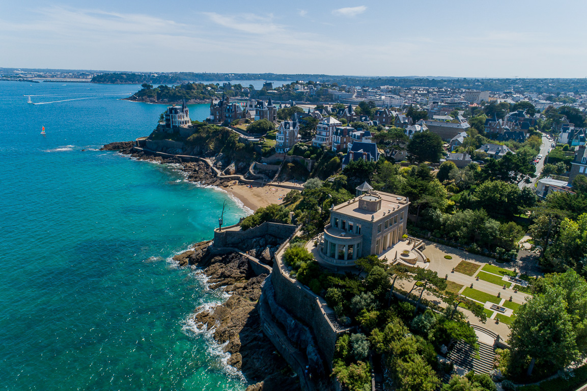 Dinard. Pointe de la Malouine. La villa Greystone acquise récemment par François Pinault.