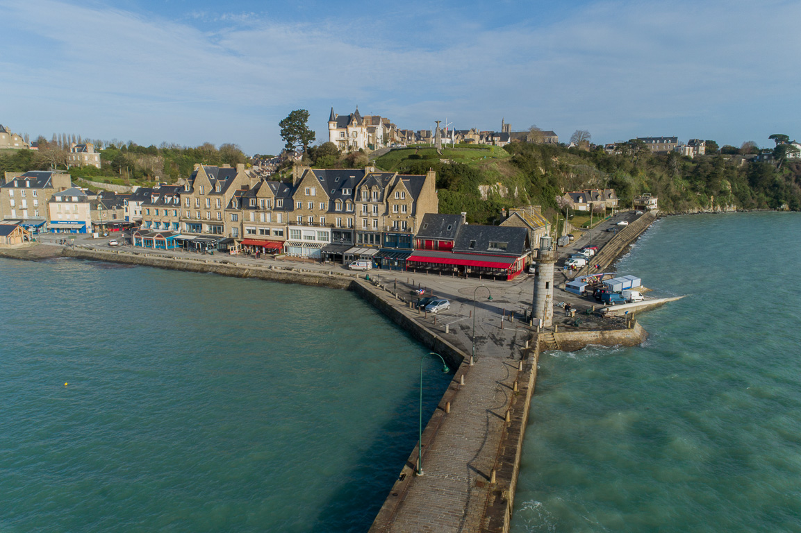 Cancale. Le port  de la Houle.