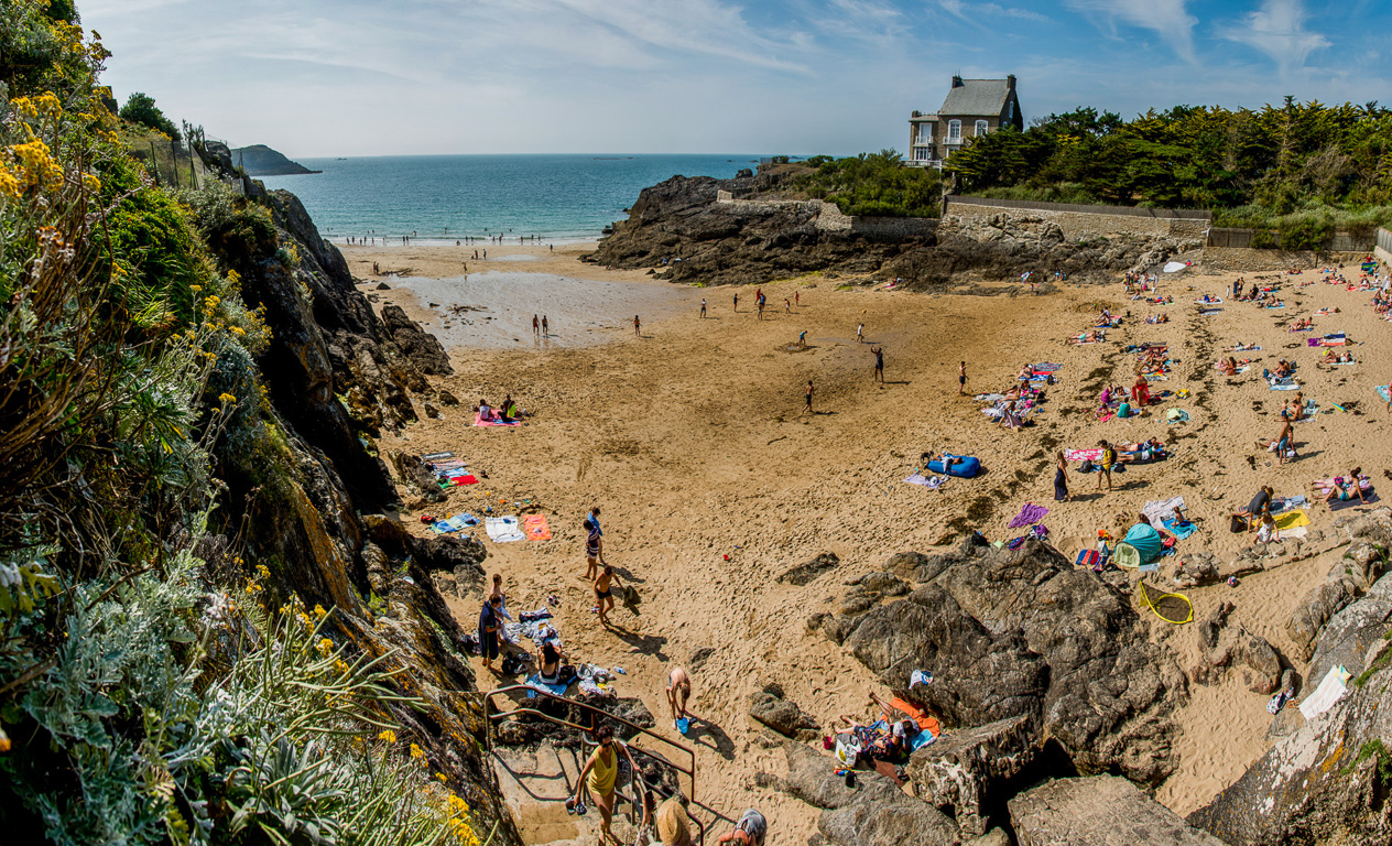 Saint-Malo, quartier de Rotheneuf. Plage du Nicet.