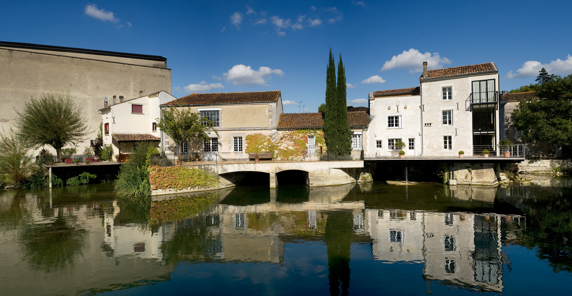 Jarnac, les établissements Courvoisier.