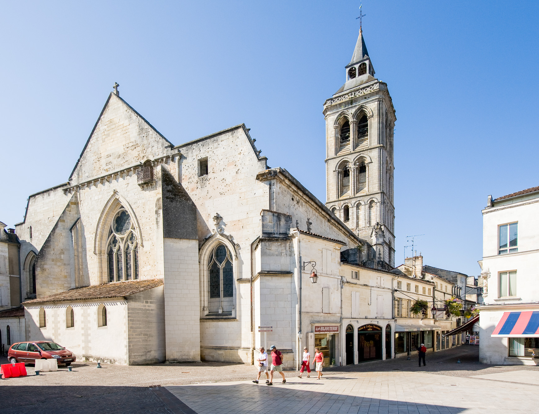 Eglise Saint Léger (11ème siècle)