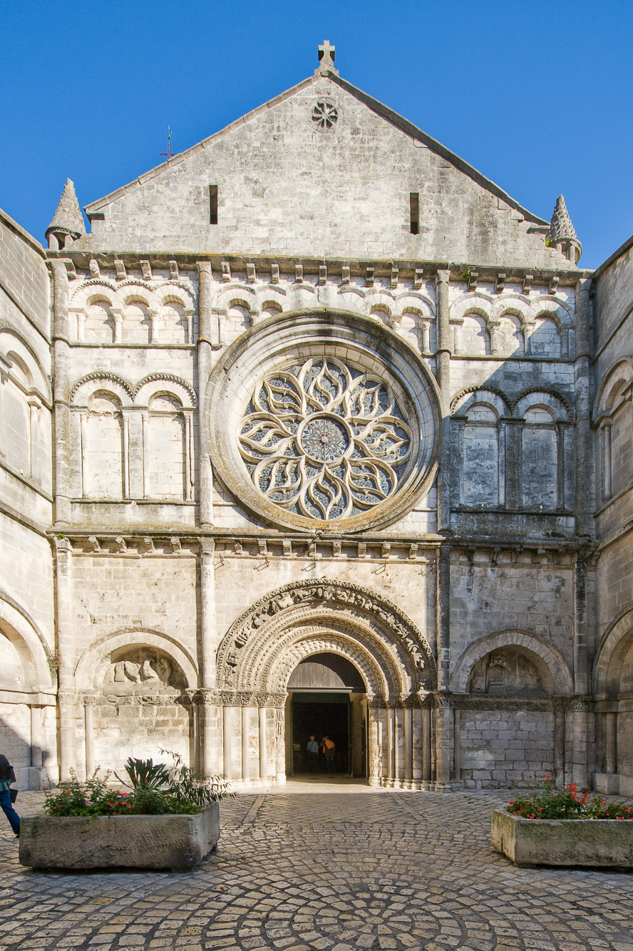 Eglise Saint Léger (11ème siècle)