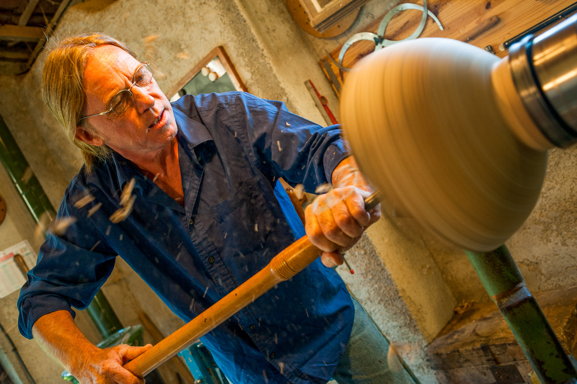 Jean Bernier sculpteur et tourneur sur bois au gîte du Cœur au Bois