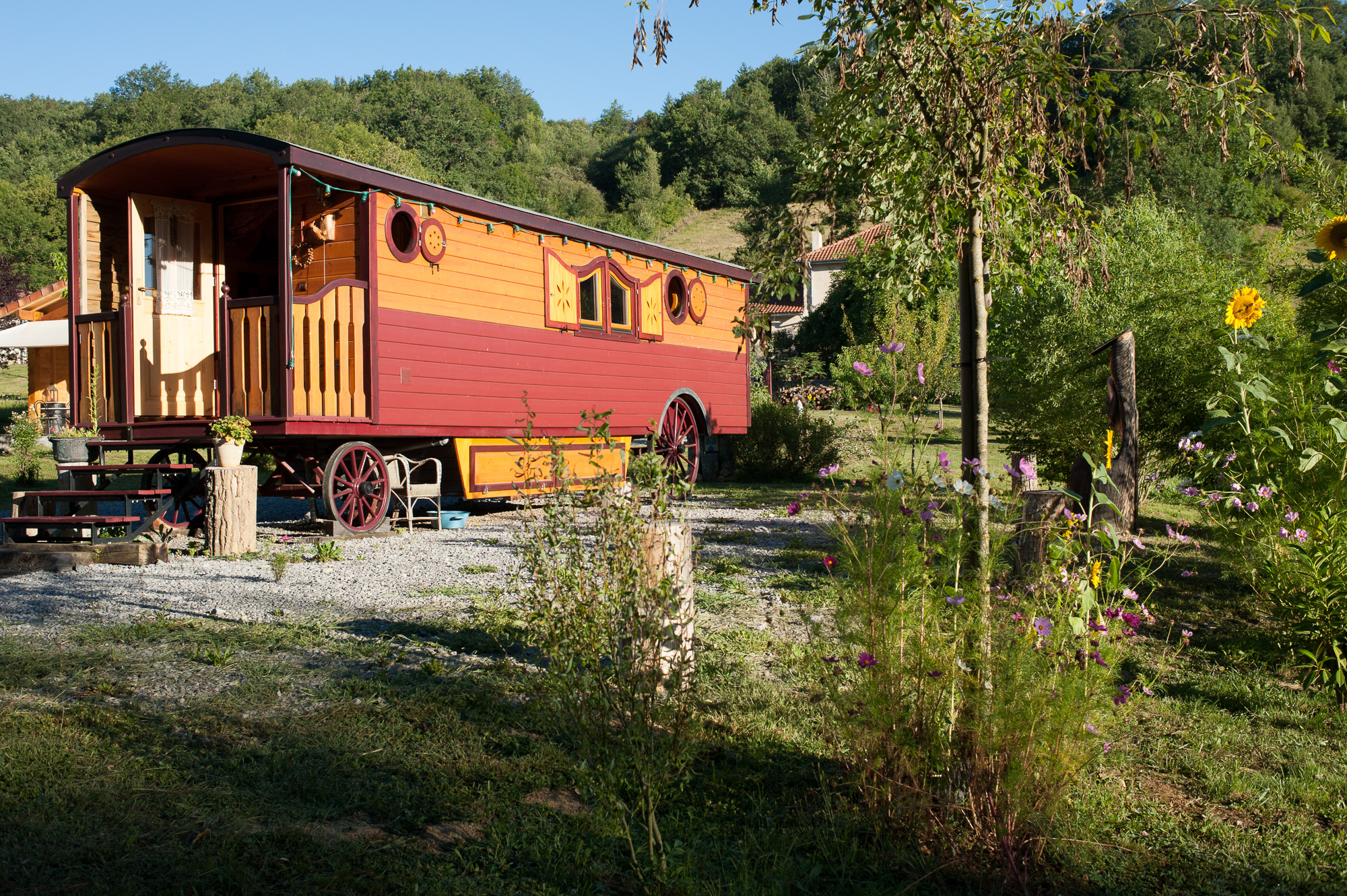 Gîtes au Cœur du Bois. Roulotte benant de Pologne.