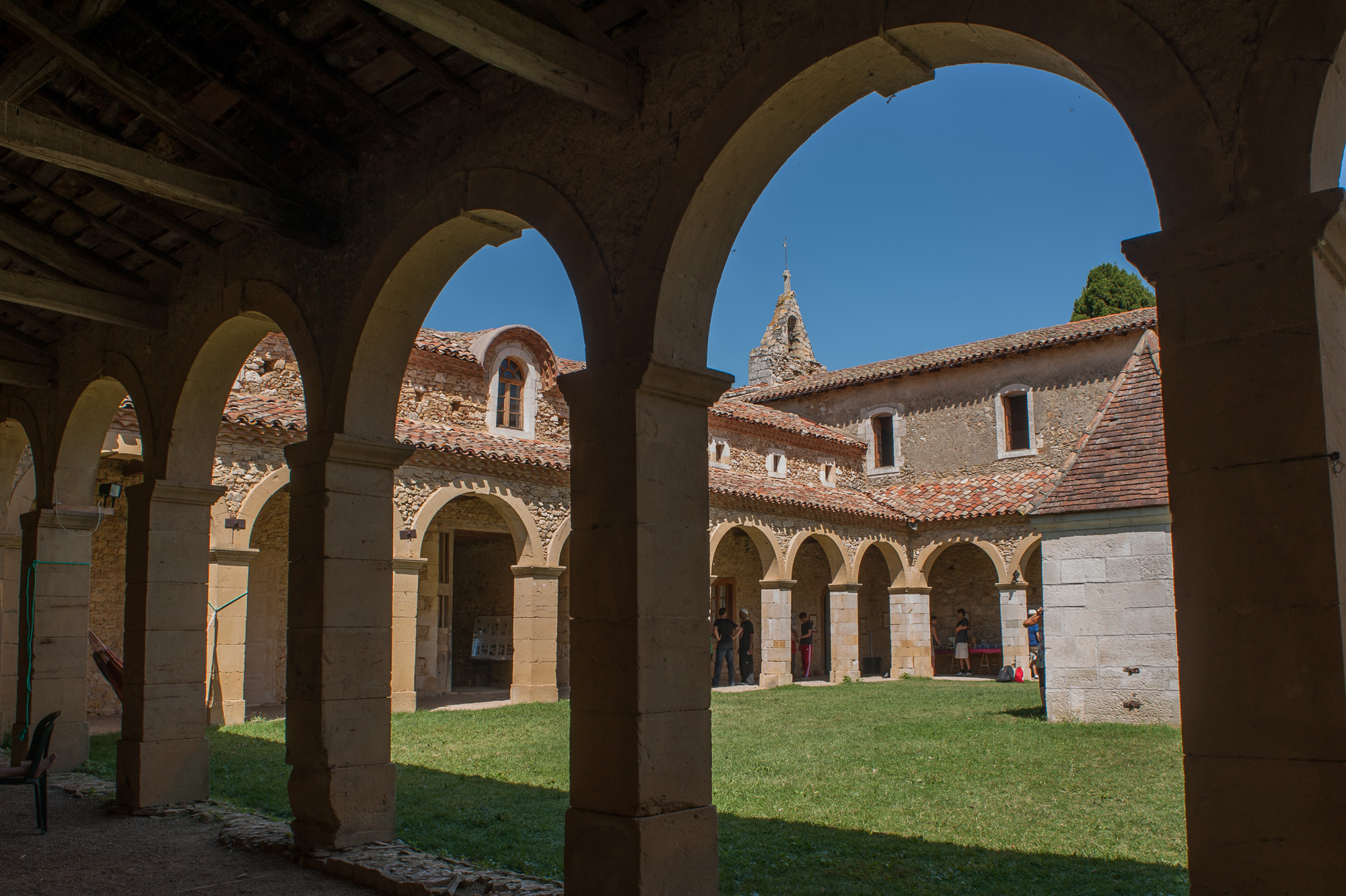 Notre Dame de Lorette. Le cloître de l'ancien Hospice du XVII ème siècle