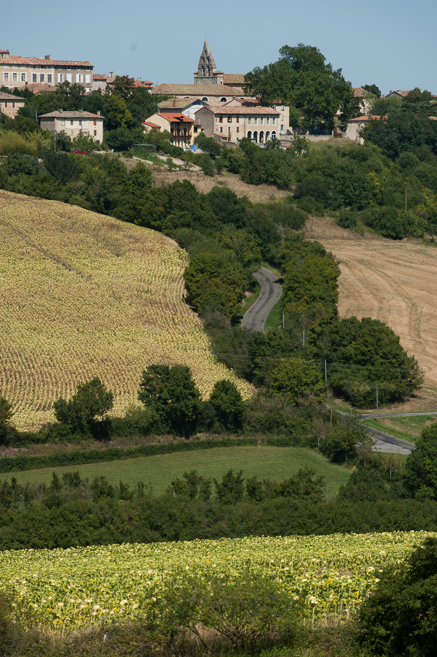 Vues du village depuis la campagne environnante.