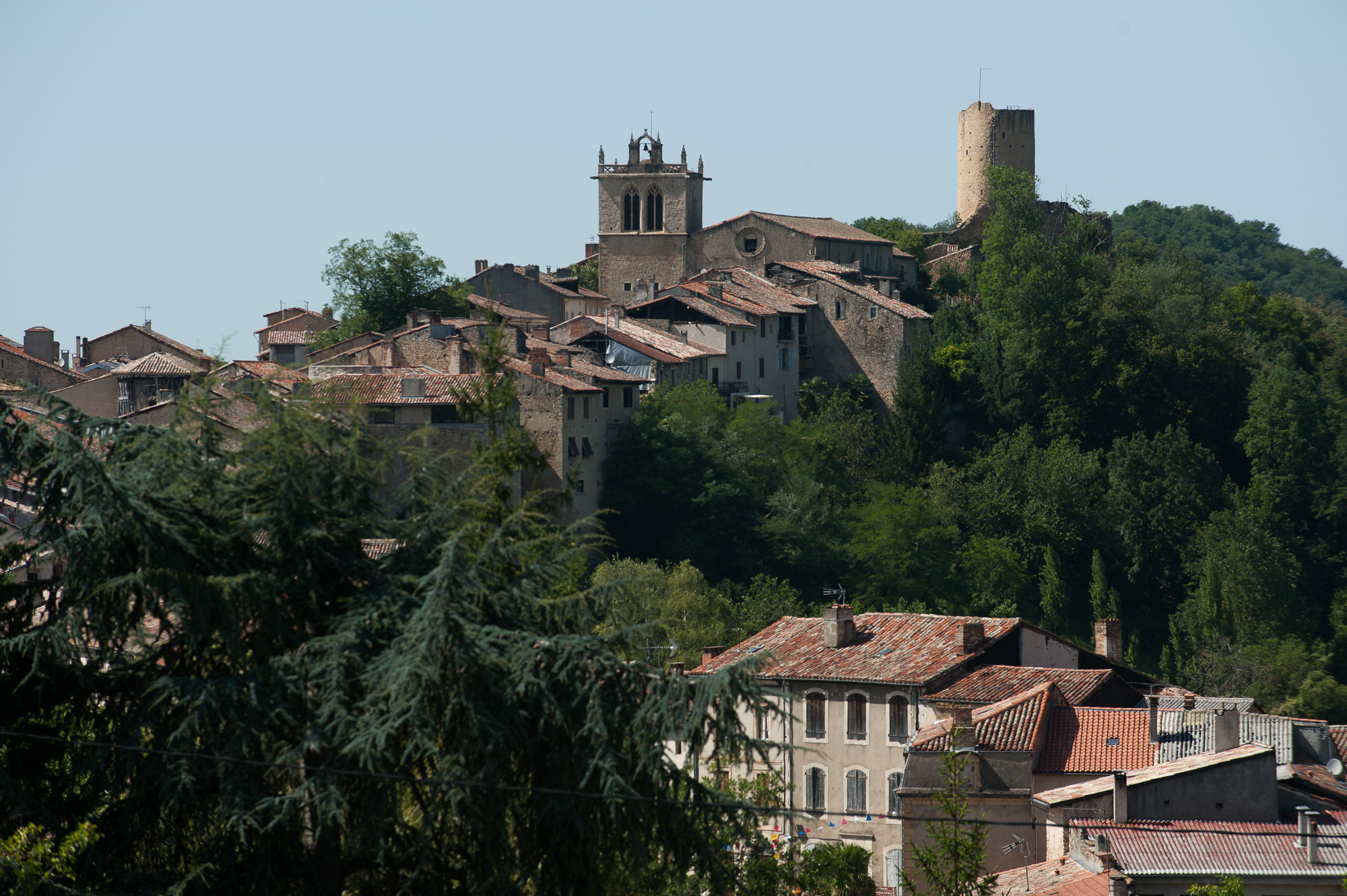 Vues du village depuis la campagne environnante.