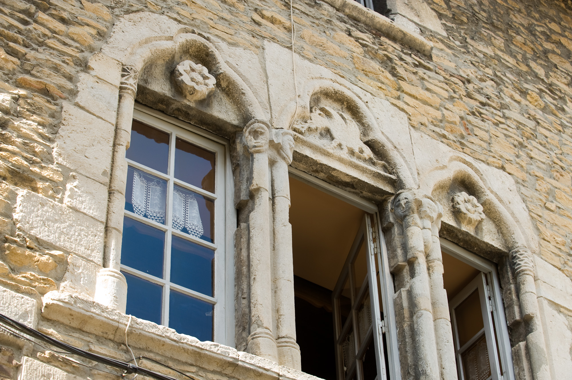 Crémieux. Maison des 3 pendus rue Marché Vieux.