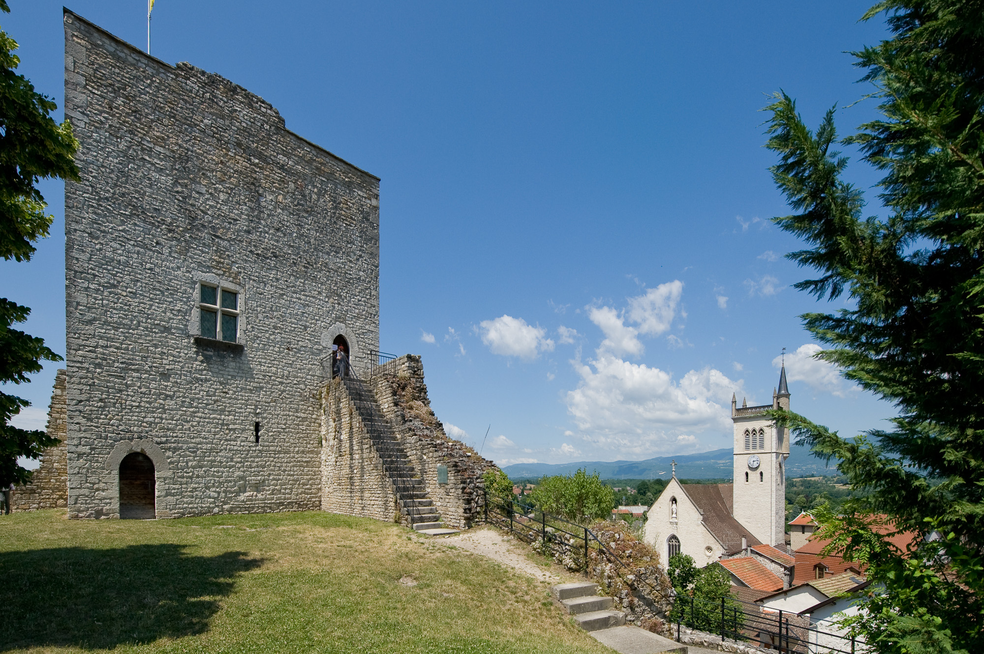 Morestel. Tour médiévale.