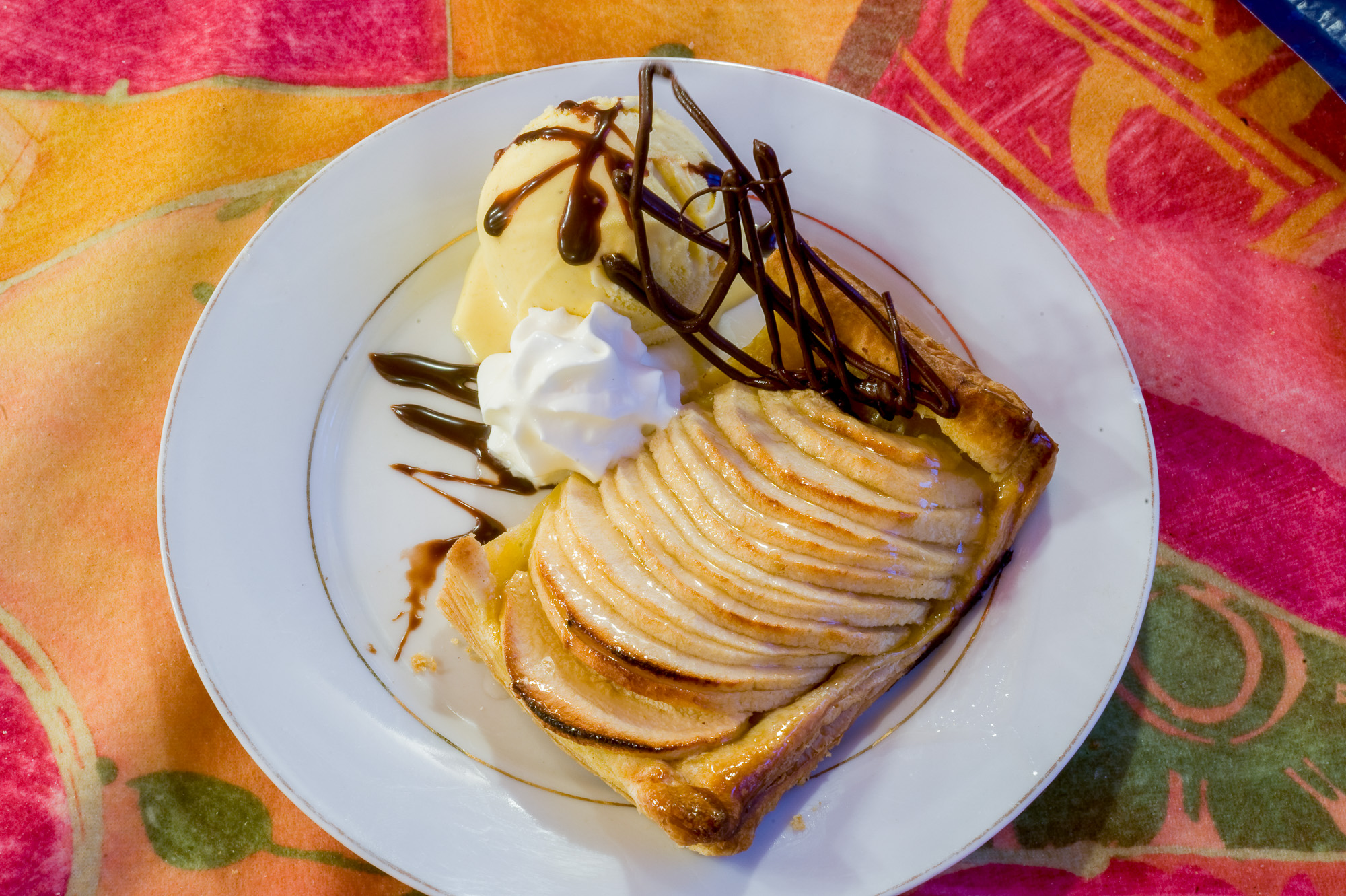 Saint-Chef. La Taverne Rustique. Tarte aux pommes.