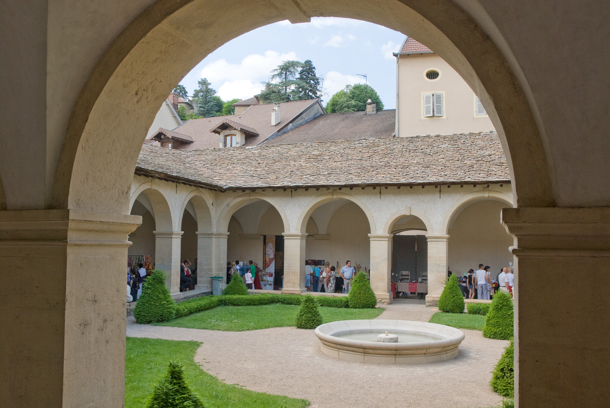 Crémieux. Couvent des Ursulines, le Cloître.