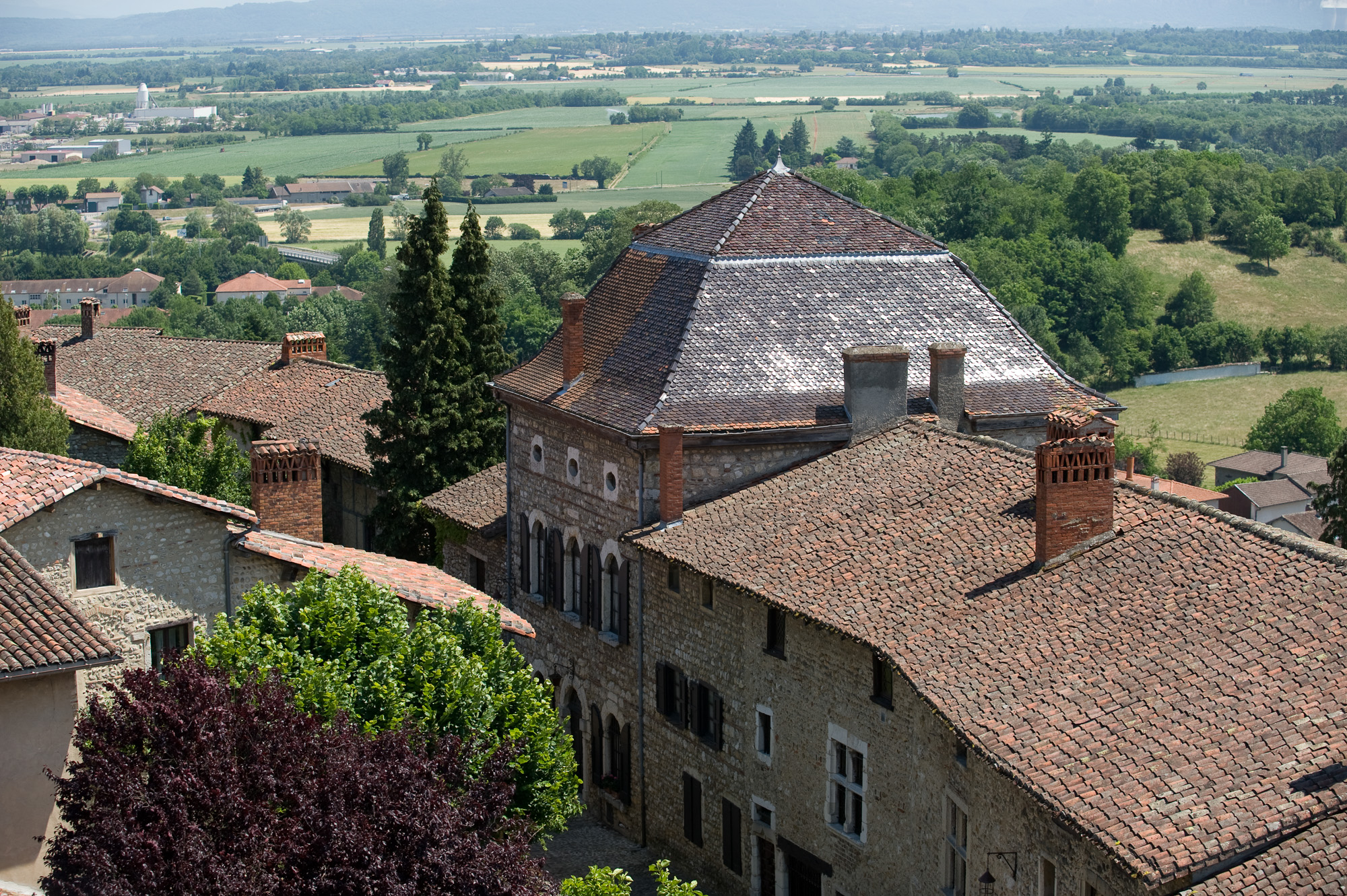 Pérouges. Vue depuis la Tour, les toits.