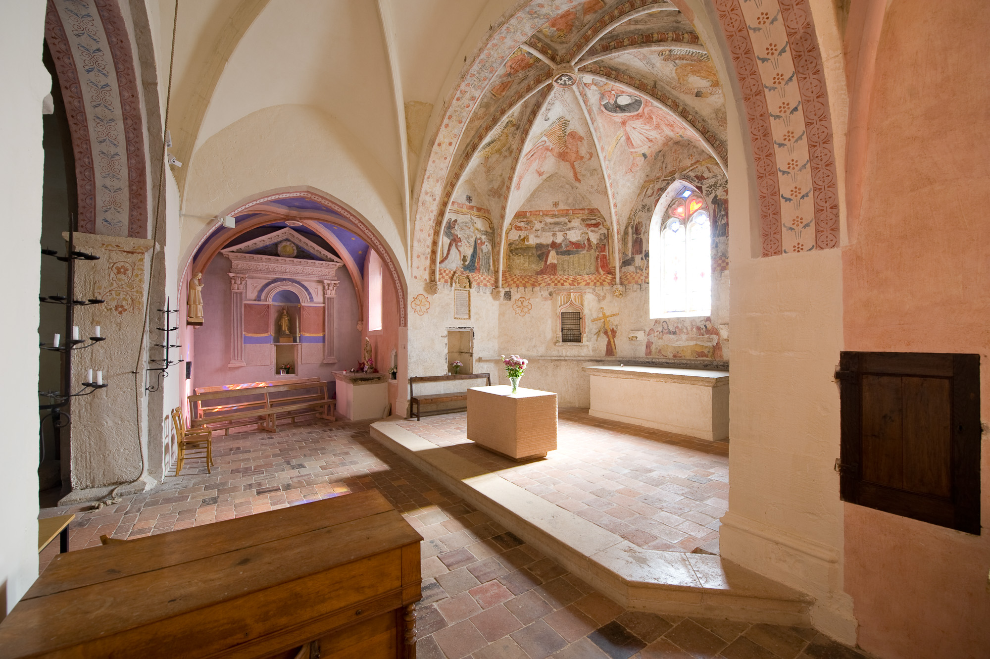 Chapelle du Chatelard. Fresques d'inspiration bysantine dans la chapelle Notre-Dame-de-Beaumont.